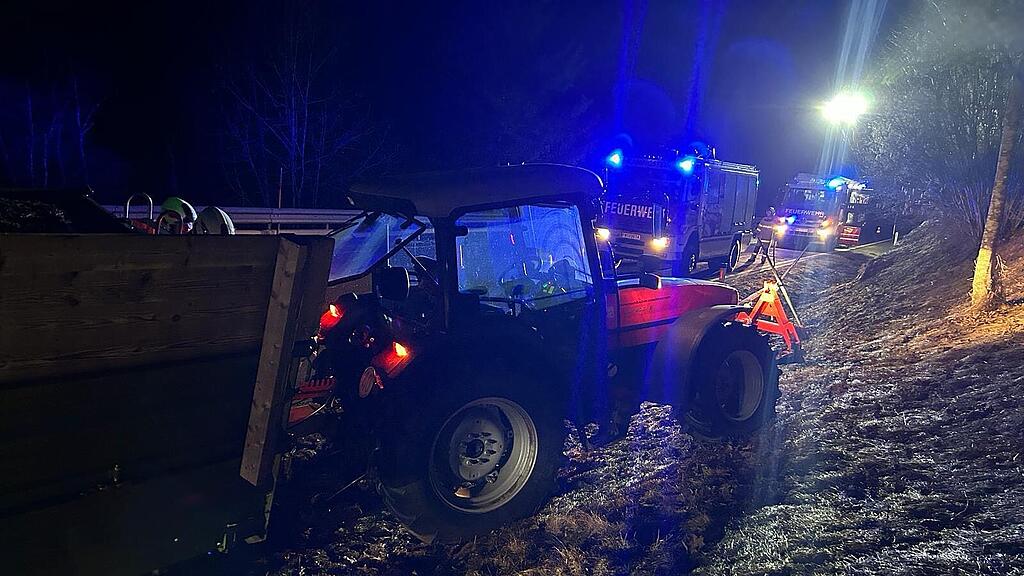 Traktor-Bergung auf B95 in Ramingstein