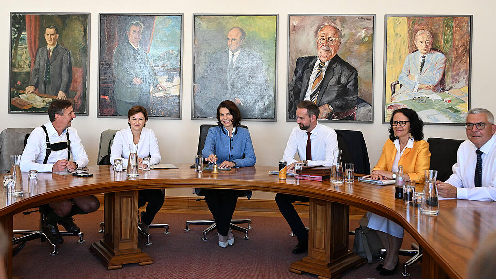 Haslauer übergibt an Edtstadler