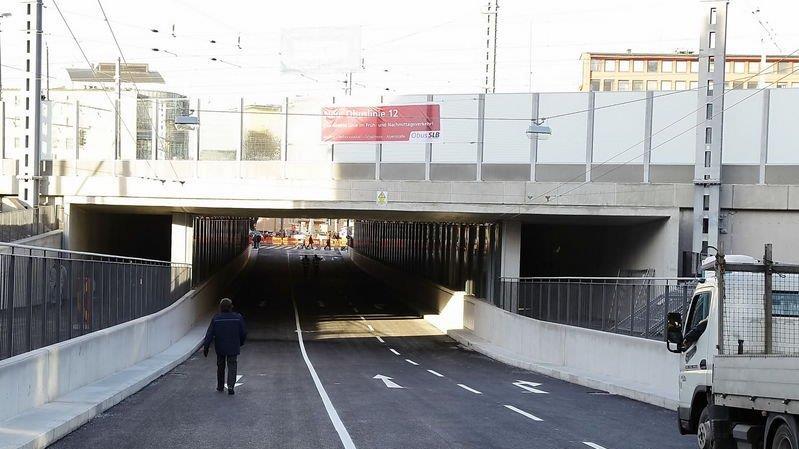 Nelböckviadukt und Linie 12