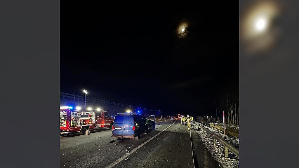 Pkw kracht gegen Tankwagen auf A10