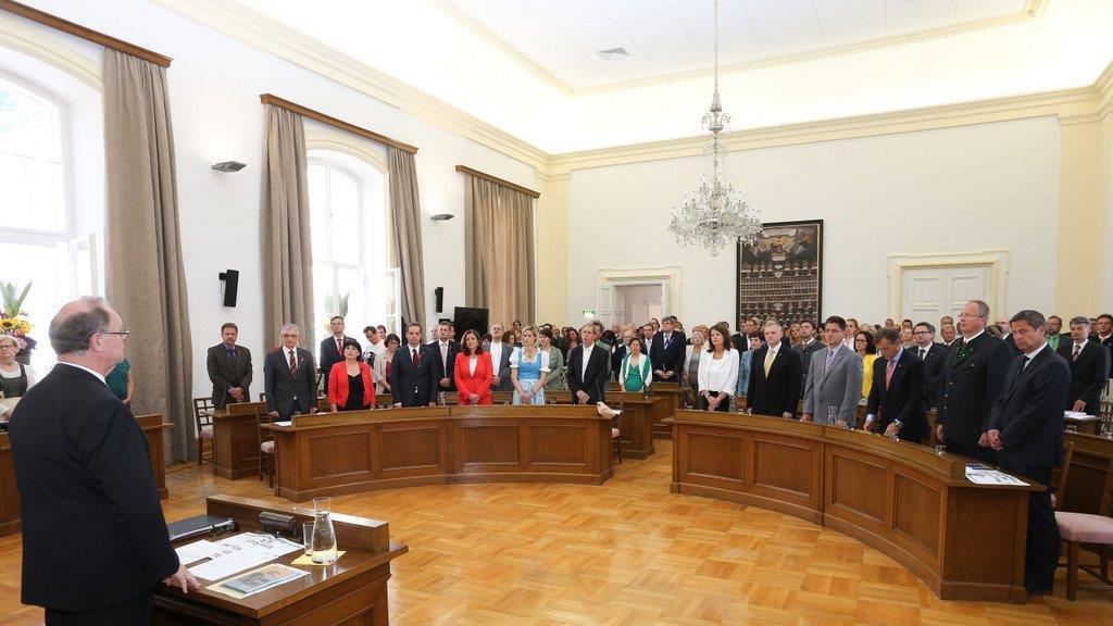 Neue Landesregierung angelobt, III