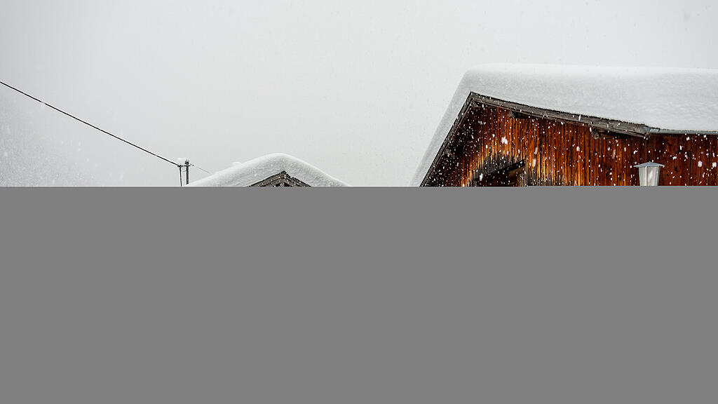 WINTEREINBRUCH IN ÖSTERREICH: SITUATION IN KALS AM GROSSGLOCKNER / OSTTIROL