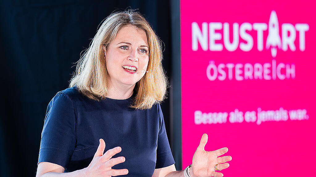 Meinl-Reisinger stellt sich in Linz Wiederwahl als NEOS-Chefin