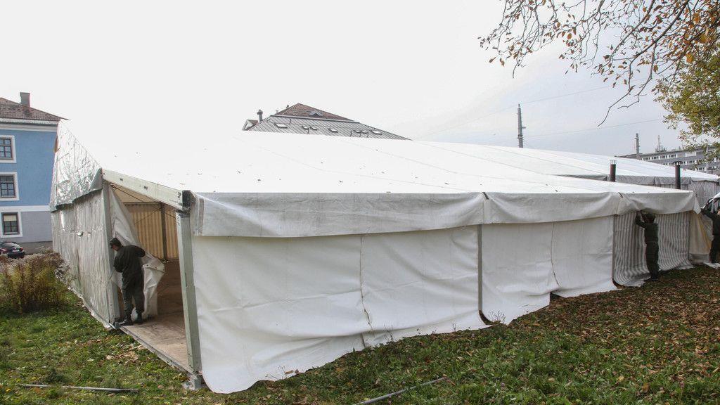 Neue Flüchtlingszelte in Salzburg aufgebaut
