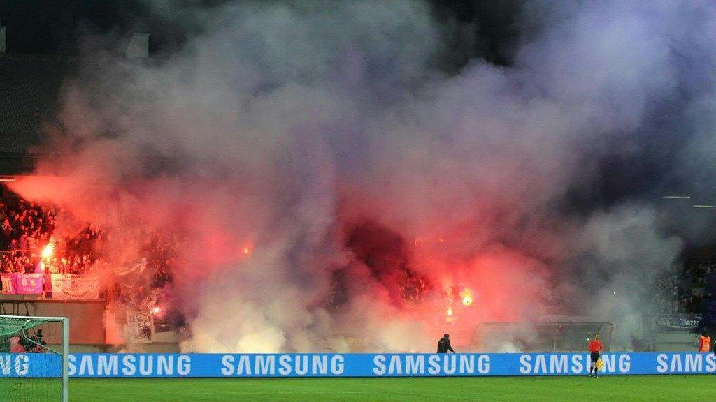Straßenschlacht nach Match