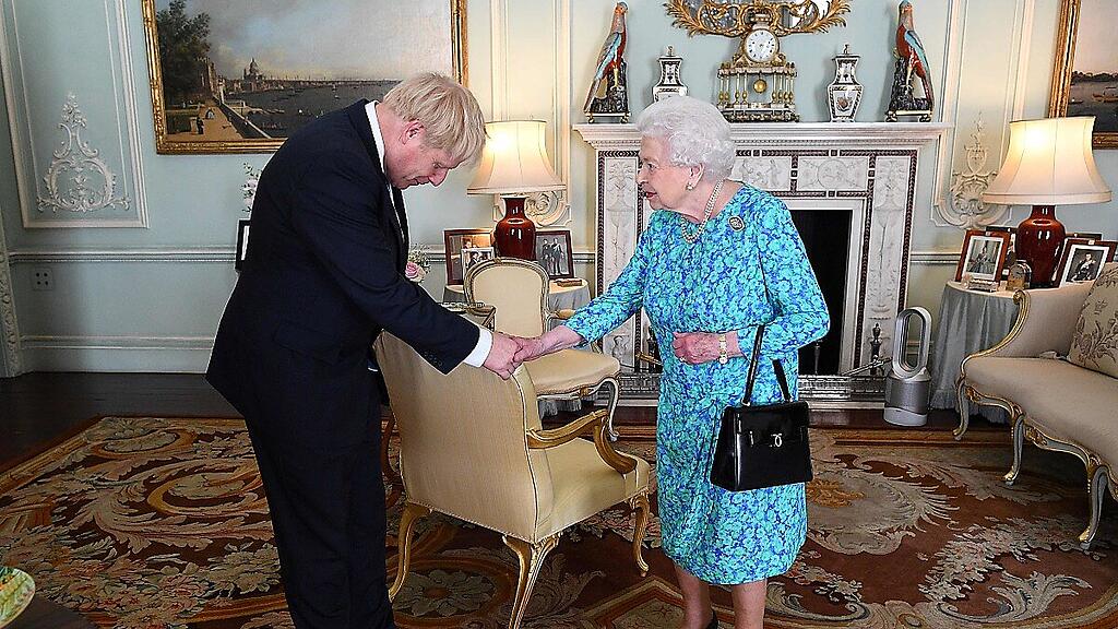 Demütig nahm der 55-Jährige den Auftrag der Queen an