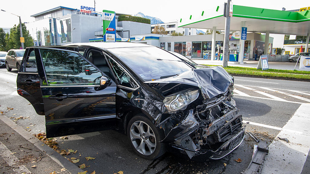Verkehrsunfall in Alpenstraße sorgt für Stau