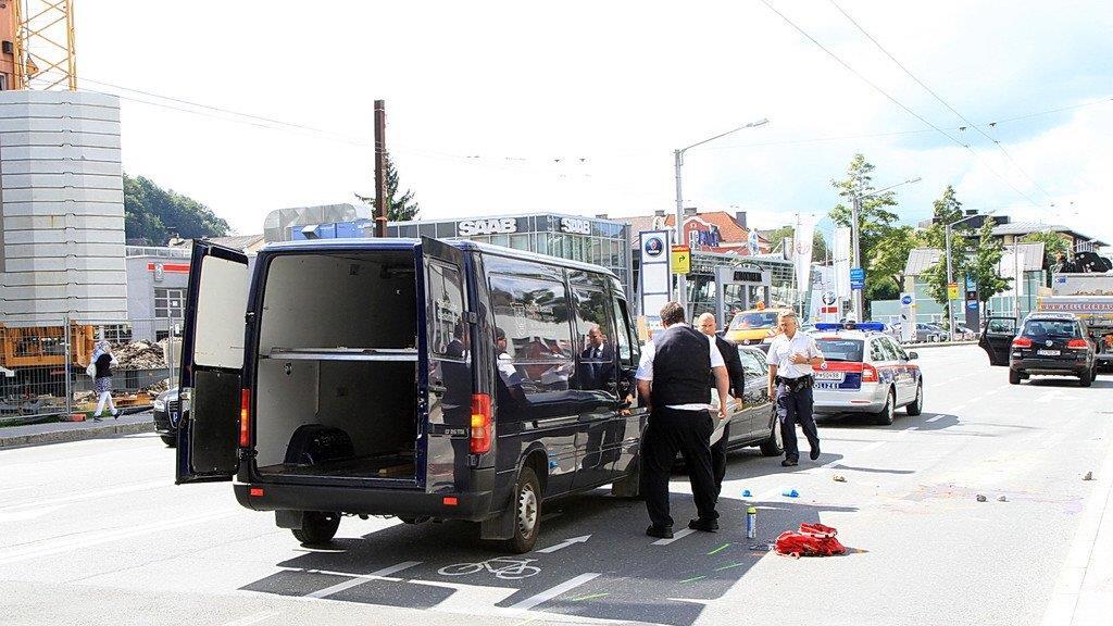 Radfahrerin von Lkw überrollt
