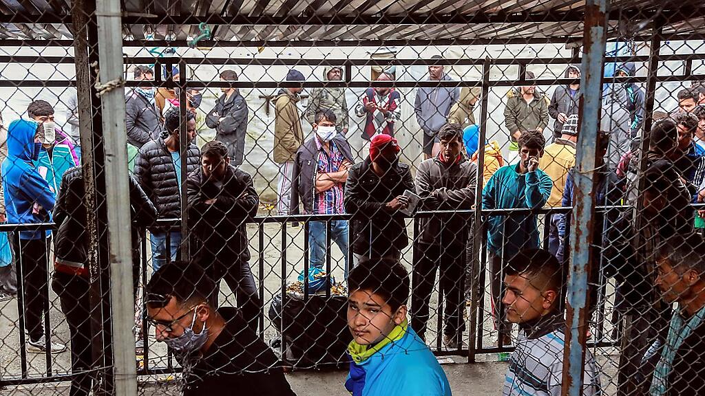 Blick auf ein Migrantenlager in Lesbos