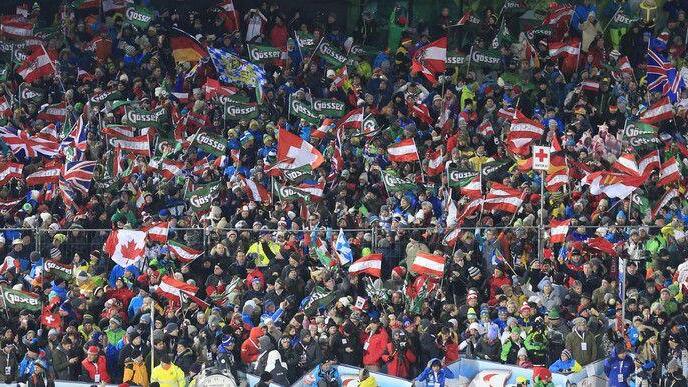 Nachtslalom in Schladming: Promis und Fans