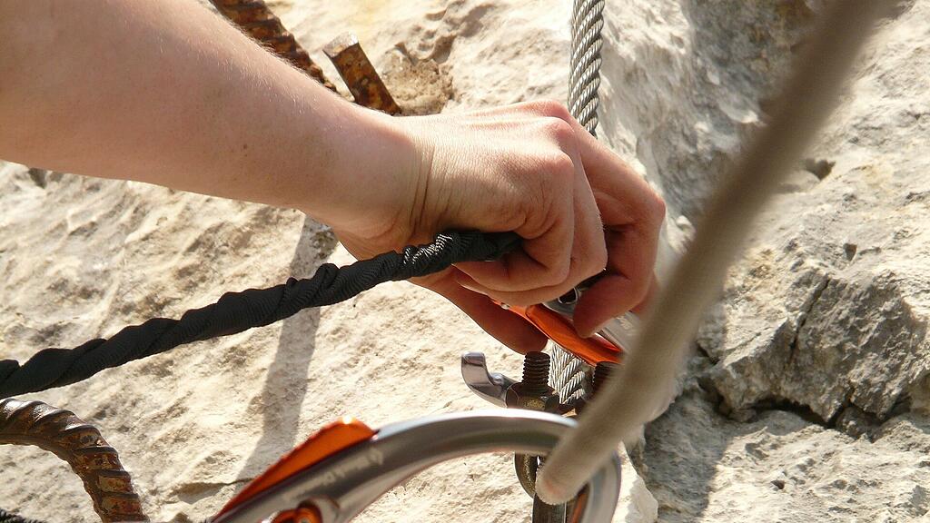 symb_Klettersteig, Karabiner