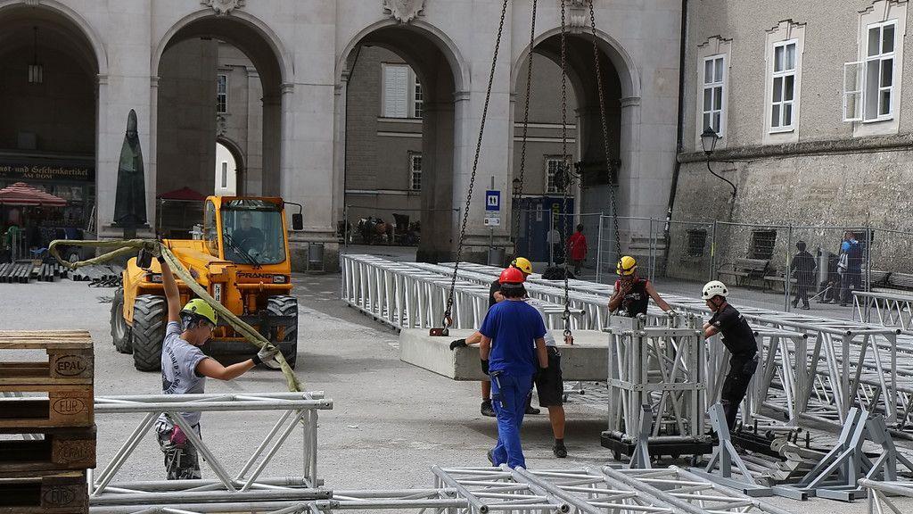 Aufbauarbeiten für Grönemeyer-Konzert am Residenzplatz