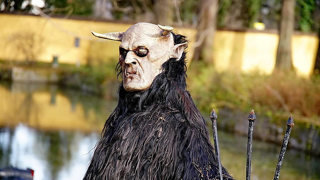 Tag der Krampusse in Hellbrunn