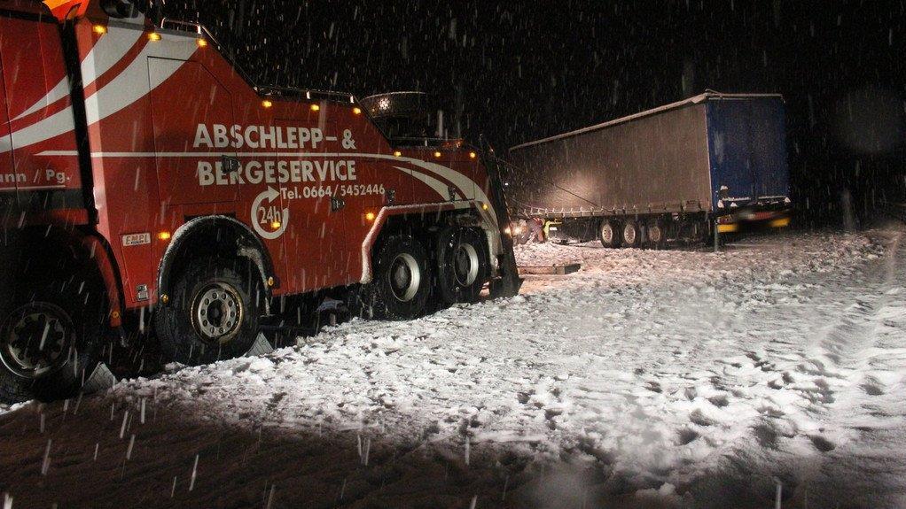 Sattelschlepper-Unfall auf A10
