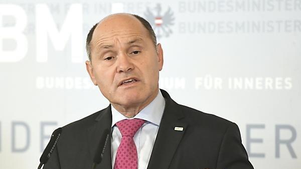 Innenminister sieht keine Verbindungen nach Österreich