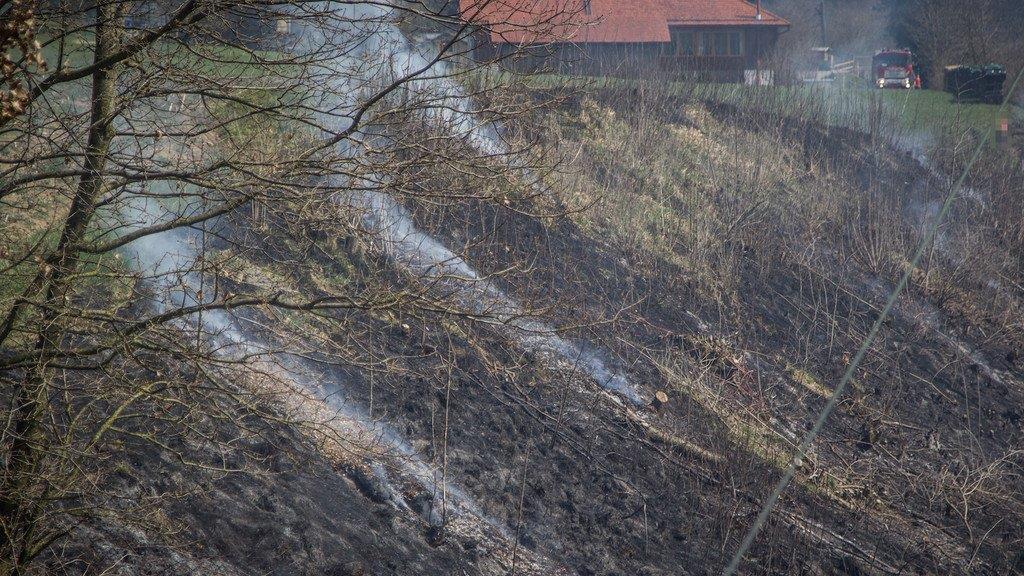 Buschbrände entlang der Zuggleise in Bayern