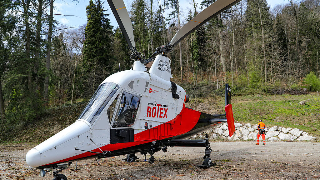 Baumfällungen per Hubschrauber am Kapuzinerberg