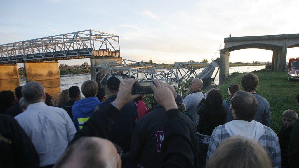 Autobahnbrücke eingestürzt
