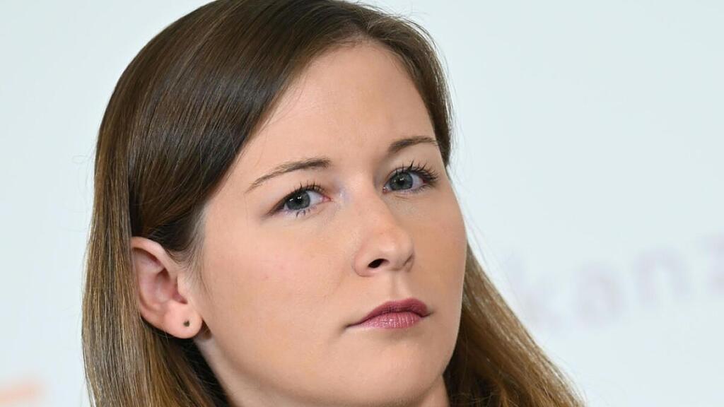 Plakolm hält am Gesetzesentwurf fest