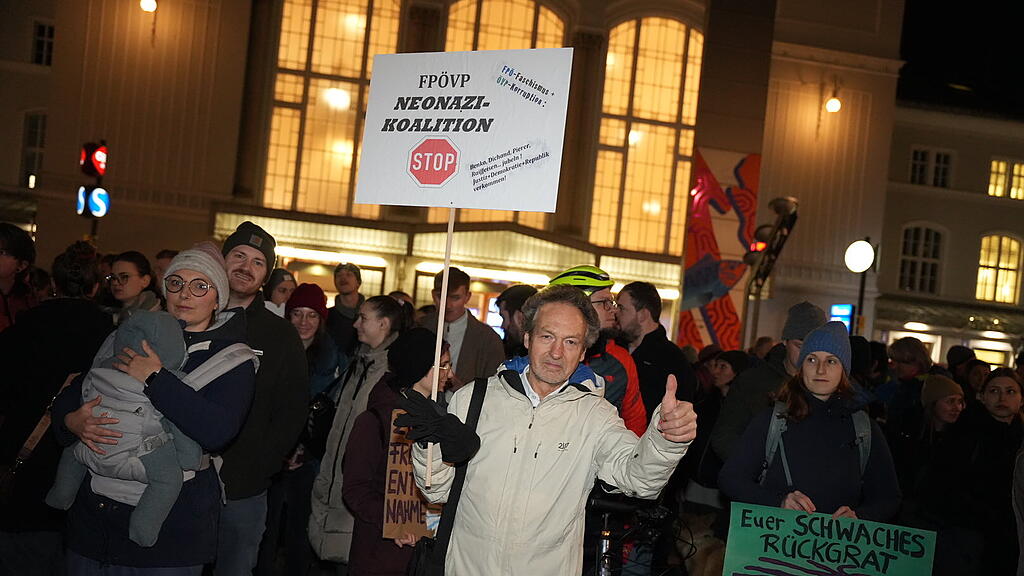 Demo gegen Blau-Schwarz, Salzburg