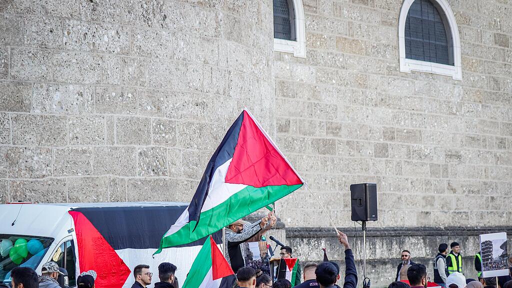 Demo in Salzburg f\u00fcr Bewohner von Gaza