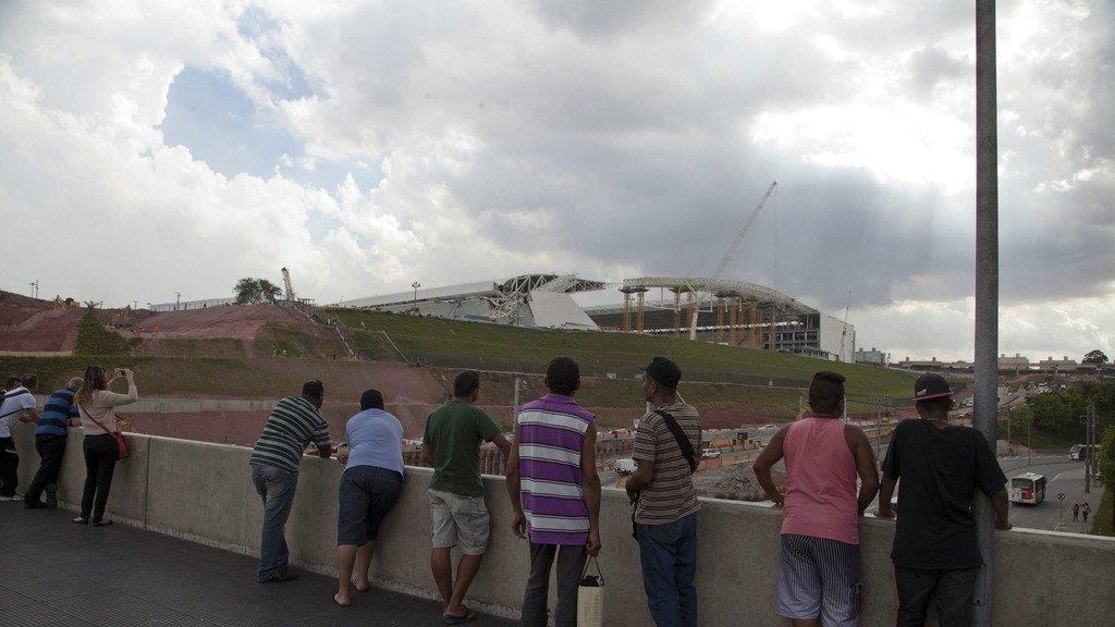 Brasilien: Kran stürzt auf WM-Stadion