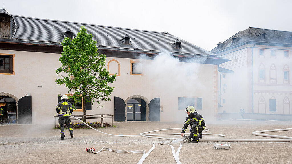 Feuerwehr-Übung auf der Festung, II