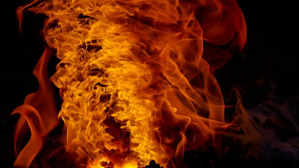 SB: Feuer, Brand, Flamme, Feuerwehreinsatz