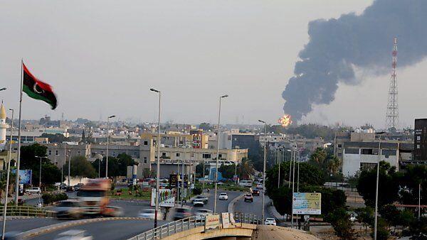 Großbrand eines Benzin- und Gasdepots