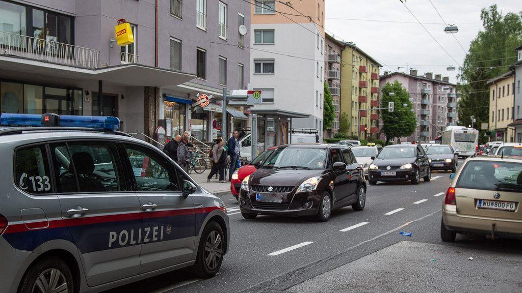 Innsbrucker Bundesstraße: Kind von Pkw erfasst