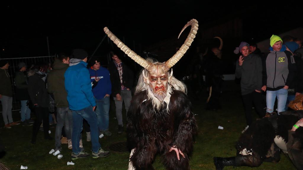 Krampuskränzchen Taxenbach