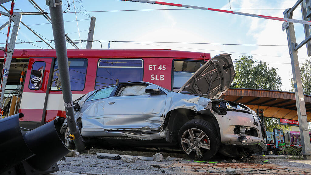 Lokalbahn contra Pkw in Salzburg-Itzling
