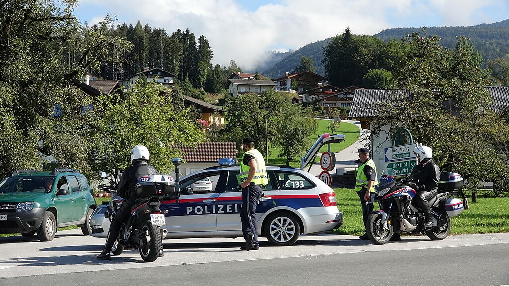 Polizeigro\u00dfeinsatz in Bad Vigaun