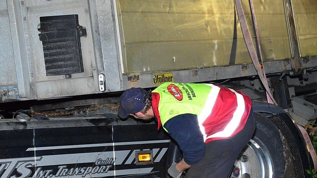B20: Lkw kracht in Bäume II