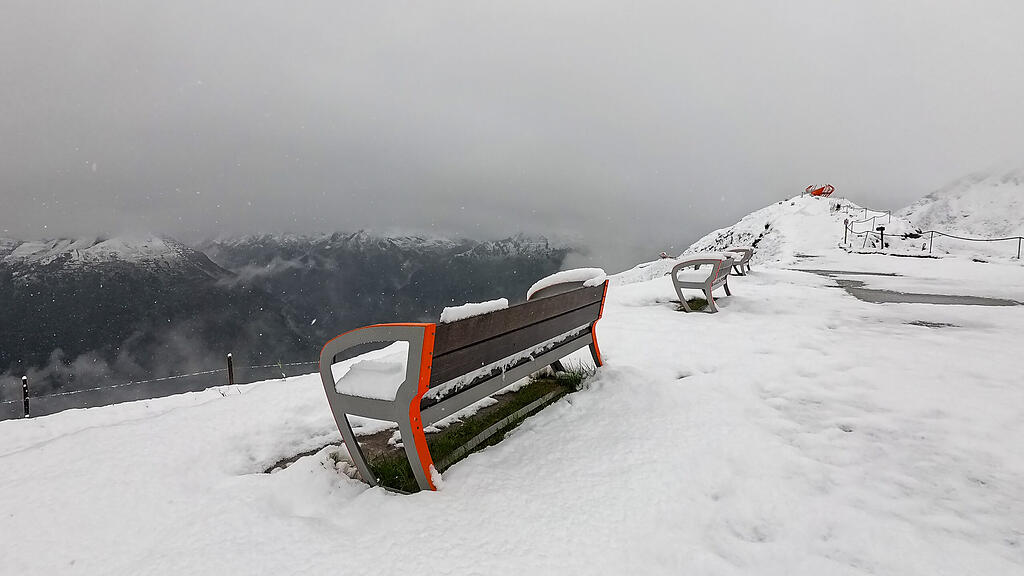 Schnee im Juli auf Salzburgs Bergen: Kaltfront sorgt für Wintereinbruch