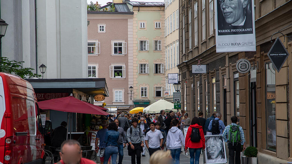 Touristen in Salzburger Altstadt
