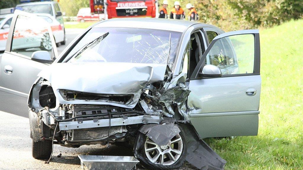Trümmerfeld nach Frontalcrash