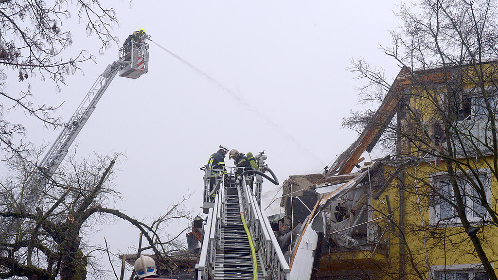 NIEDERÖSTERREICH EXPLOSION IN MEHRPARTEIENHAUS IN LANGENZERSDORF =(5).jpg