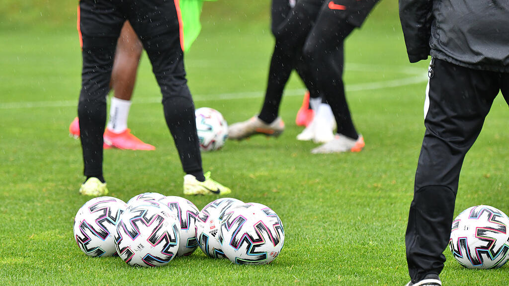 Red Bull Salzburg, Training, Fu\u00dfball, Symbolbild