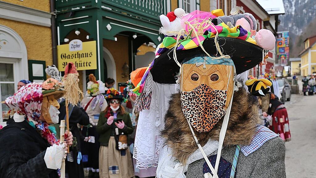 CORONA OBERÖSTERREICH - NARREN ZOGEN PRIVAT AM ROSENMONTAG DURCH EBENSEE =(4).jpg