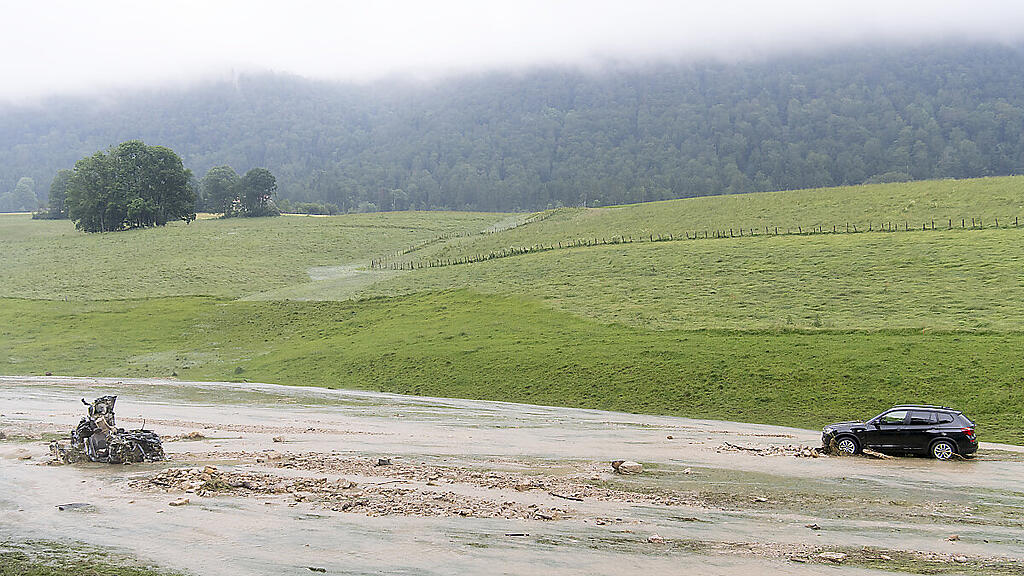 In der Schweiz standen Straßen unter Wasser