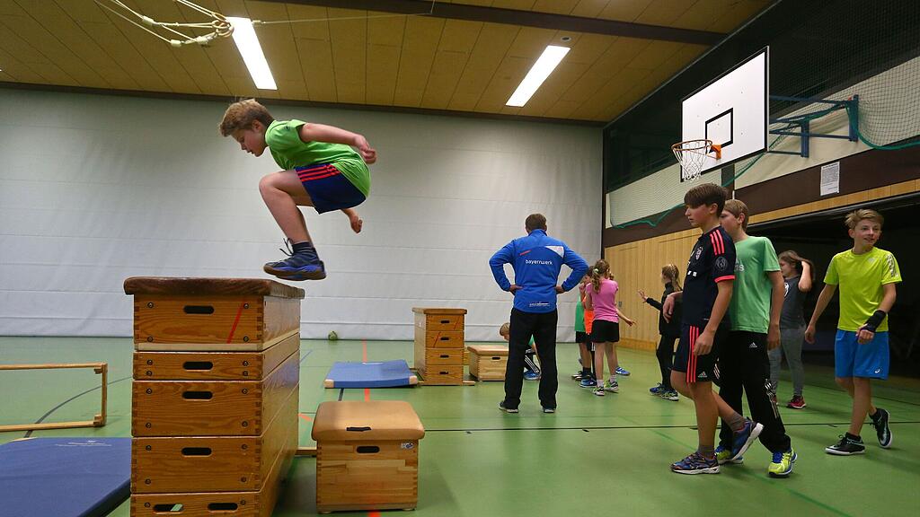 Die Jugendlichen stritten sich um die Turnhalle.
