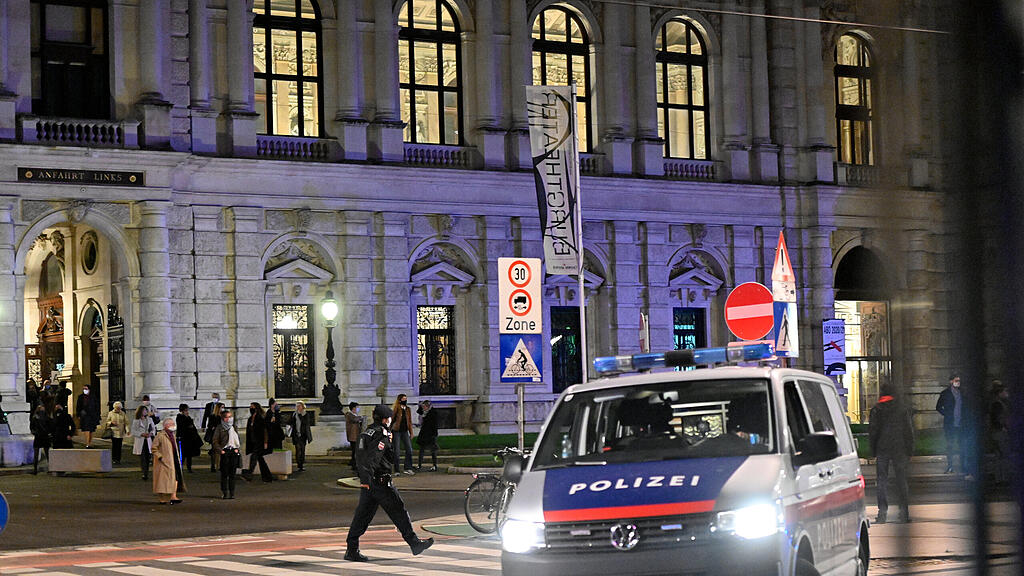 Wien-Terror: Publikum aus Burgtheater eskortiert