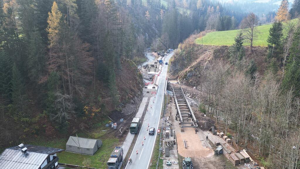 Hunderte Soldaten bauen Brücken in Annaberg-Lungötz
