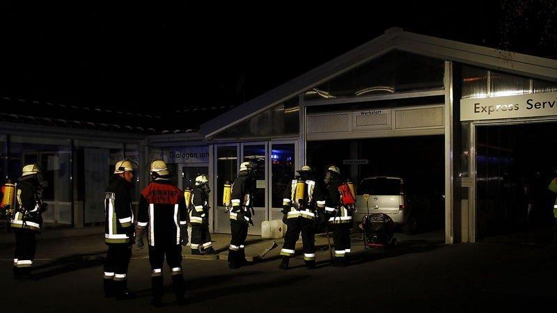 Feuerwehreinsatz in Autohaus, I