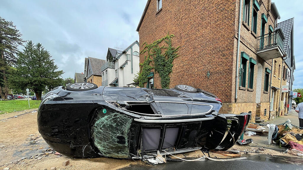 Sch\u00e4den nach Unwetter in Deutschland