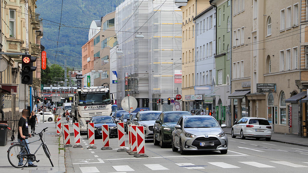 Baustelle in der Saint-Julien-Straße sorgt für Stau