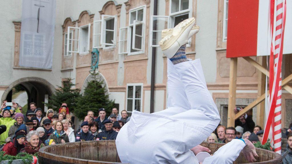 Traditioneller Metzgersprung in Salzburg