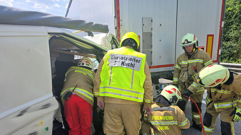 Crash Lkw und Pkw A10 bei Kuchl