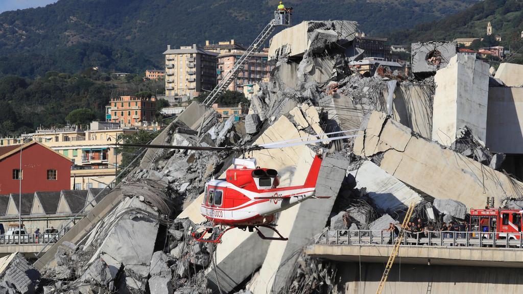 Autobahnbr\u00fccke st\u00fcrzt in Genua ein II